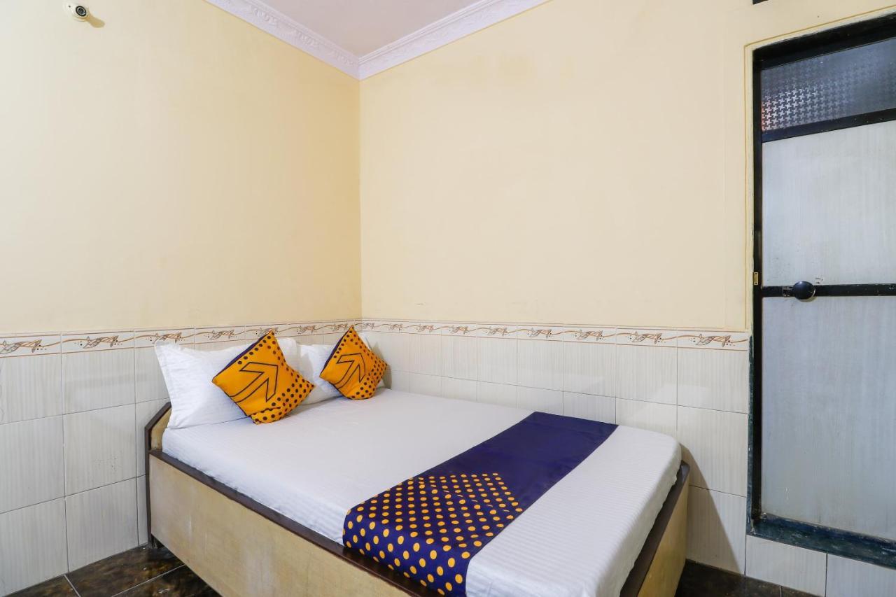 Ulhāsnagar Spot On 66527 Pallavi Lodge المظهر الخارجي الصورة